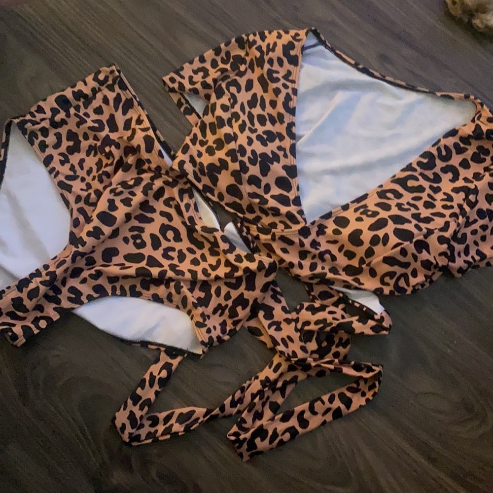 Never worn bikini bottom high waisted and top never worn